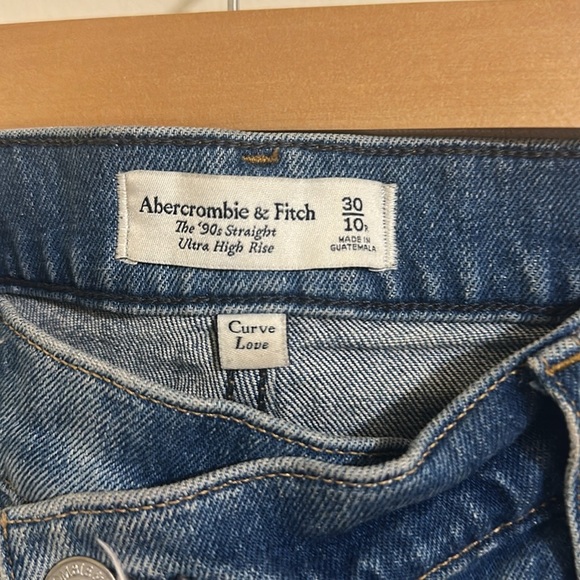 EUC A&F 90s Straight Ultra High Rise Curve Love Ripped Distressed Jeans - Picture 6 of 6